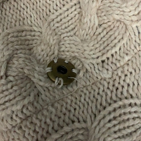 Beige knit faux fur collar knit vest - Picture 2 of 4